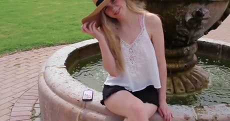 SarahKey model high quality images