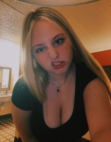 Anya Truax nudes model photo