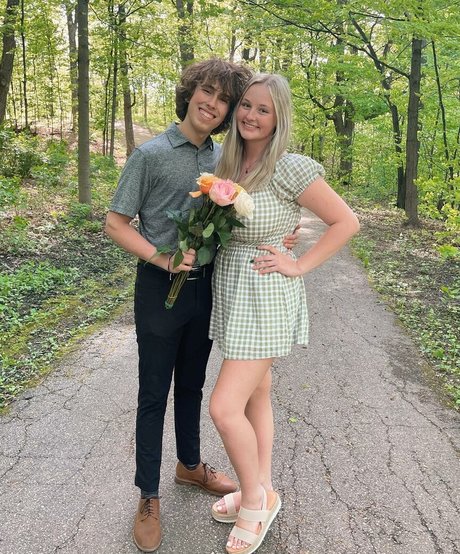 Anya Truax star free images