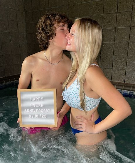 Anya Truax art model pictures