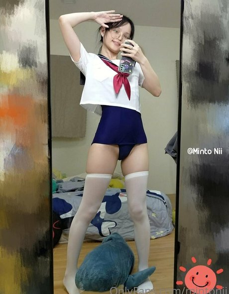 mintonii model sexy photo