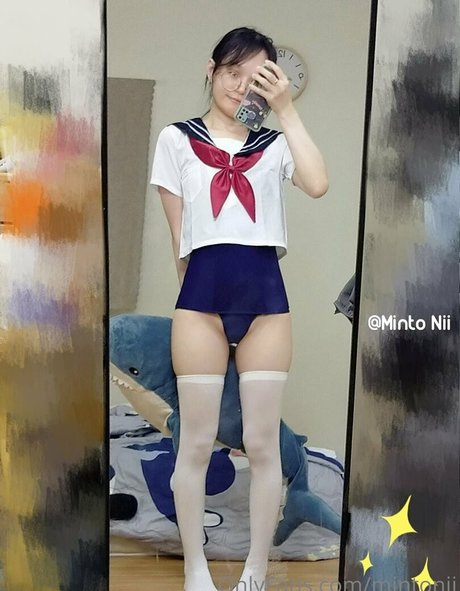 mintonii star erotic photos