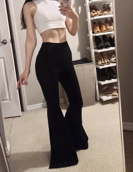 Drellatsun nude model pic