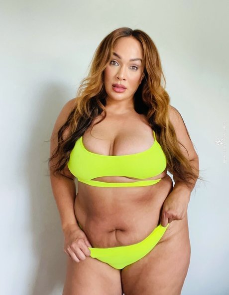 Nia Jax model erotic galleries