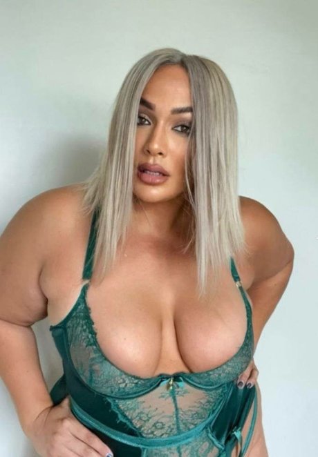 Nia Jax exclusive star pics