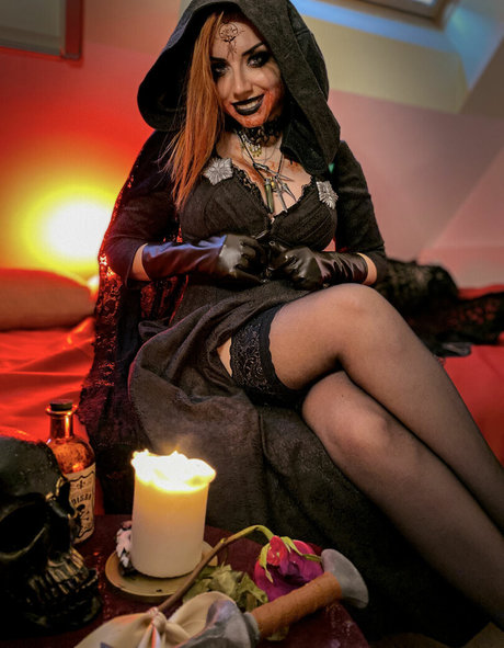 Ezy Summers Cosplay star sexy pics