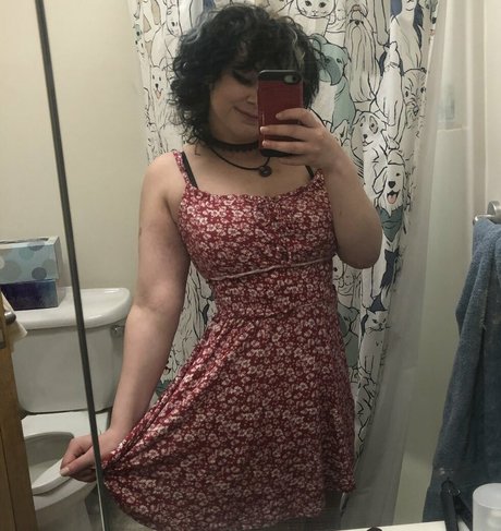 Guttergirlgab model pretty photo