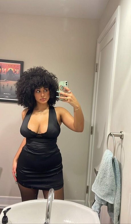 Raina Morris star beautiful pic