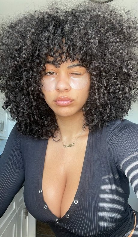 Raina Morris nudes model img