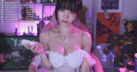 Baerasoni nude model photos