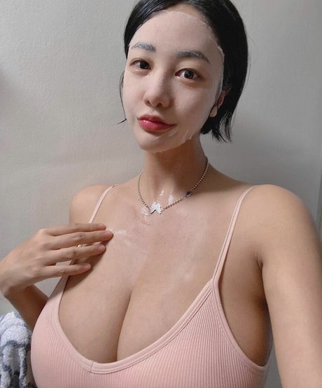 Tashay0ung art model images