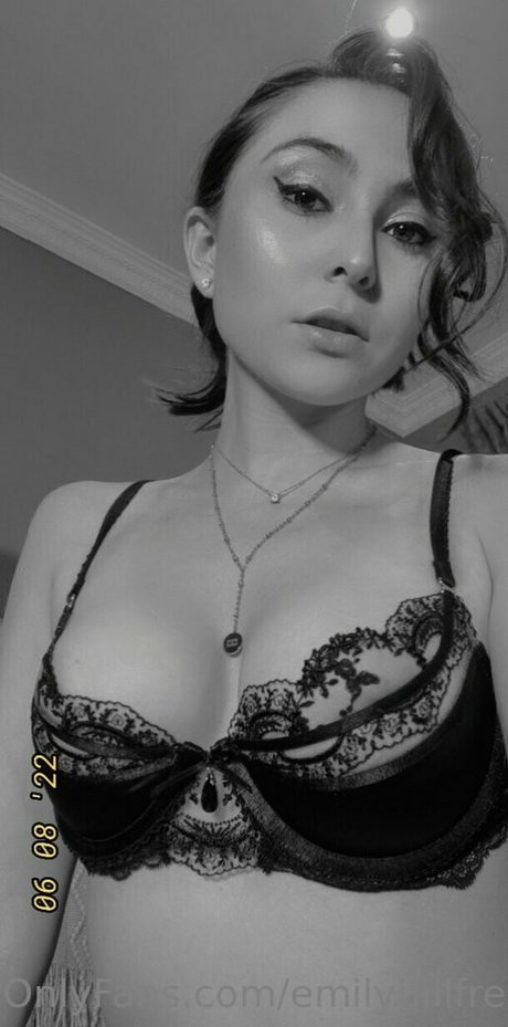 emilyhillfree pretty actress gallery