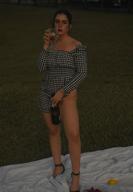 likethebugortheletter model nude images