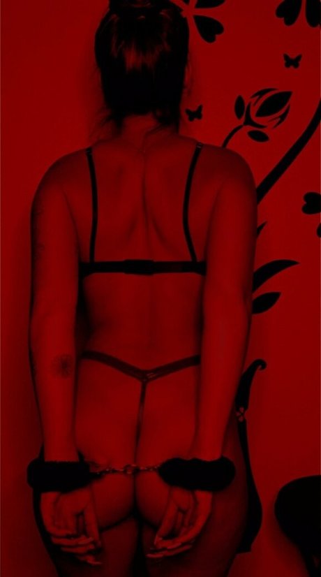 morekatie sexy actress picture