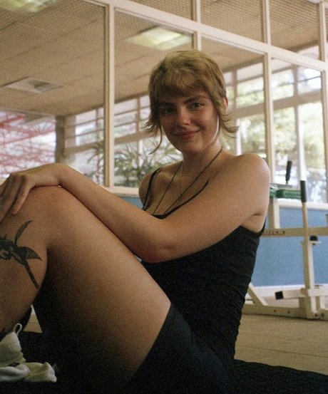 Triz adult actress image