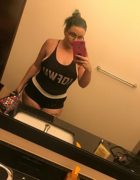 skylarswallows pornstar beautiful picture