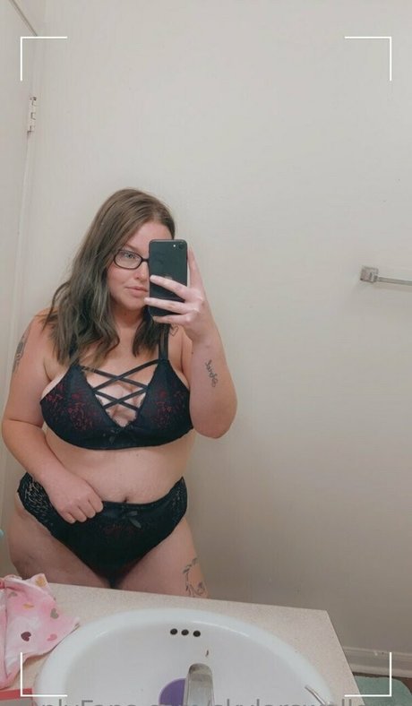 skylarswallows star naked image