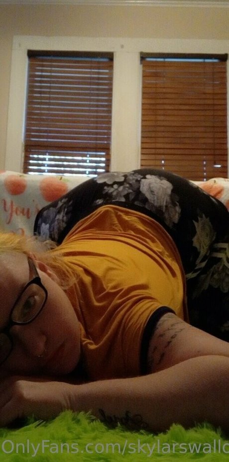 skylarswallows model art galleries