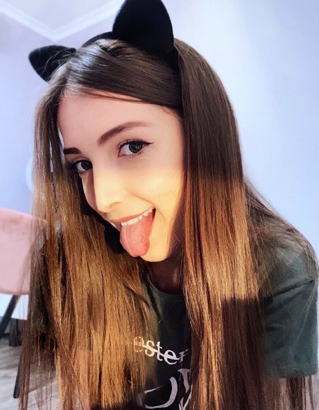 Aiwaonly erotic pornstar photo