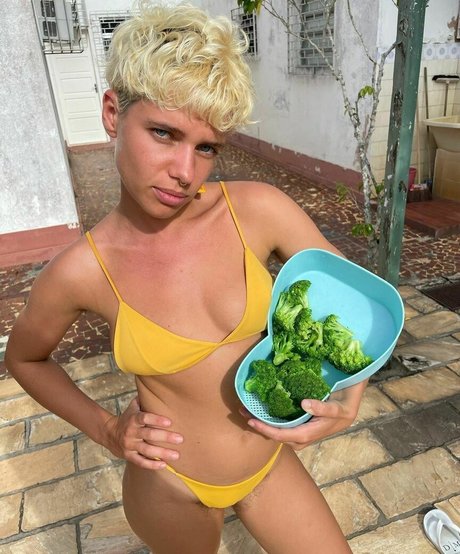 Bruna Linzmeyer nice star picture