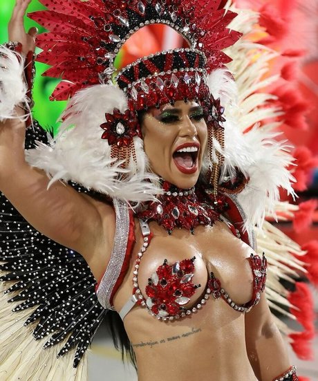 Larissa Tomasia nude star picture