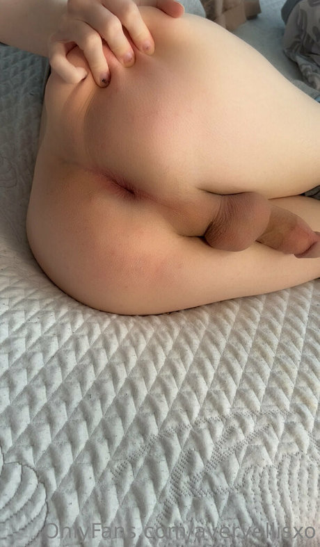 averyellisxo nudes actress pics