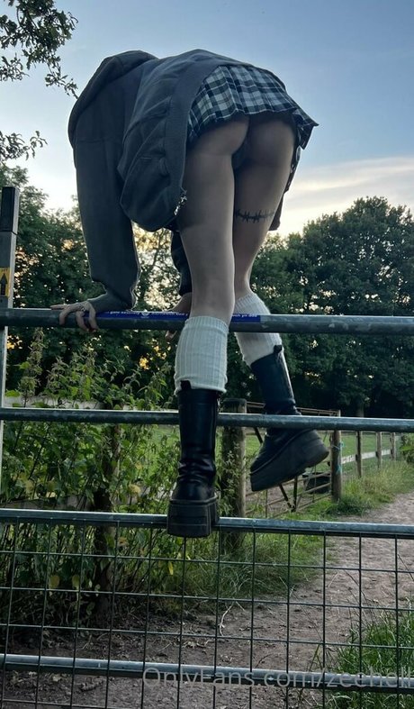 Zee Hell model naked photos