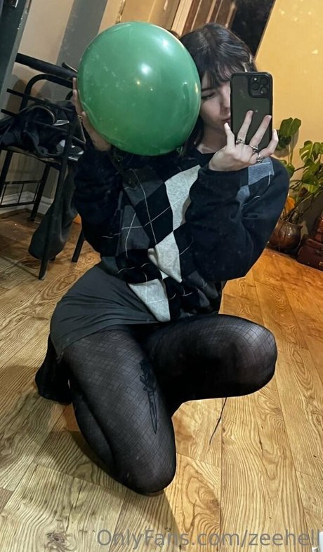 Zee Hell pretty model images