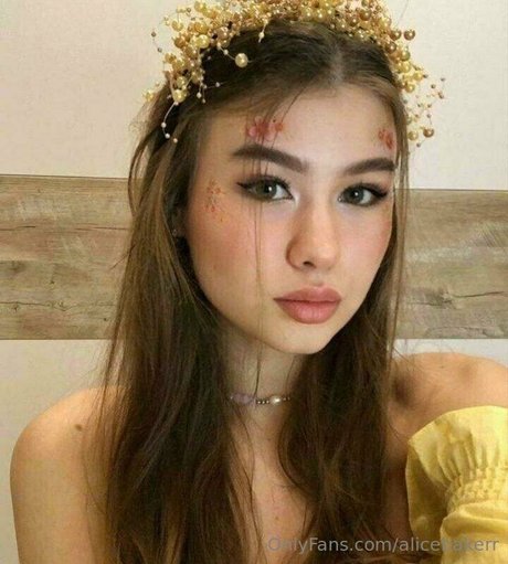 alicebakerr model hot pics