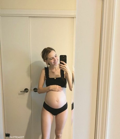 Bobbialthon model pornographic pics