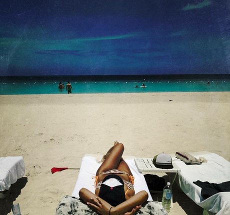 Emmanuelle Chriqui star hd pic