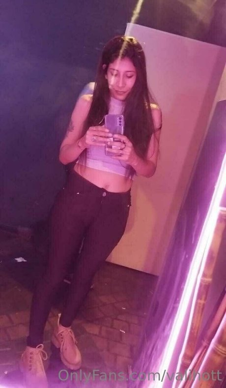 valihott free star img