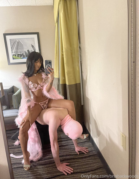 Briabackwoods sex model pics