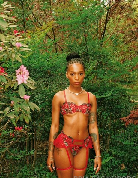 Briabackwoods xxx model pics