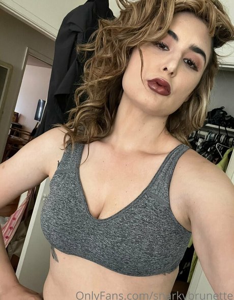 snarkybrunette model hot picture