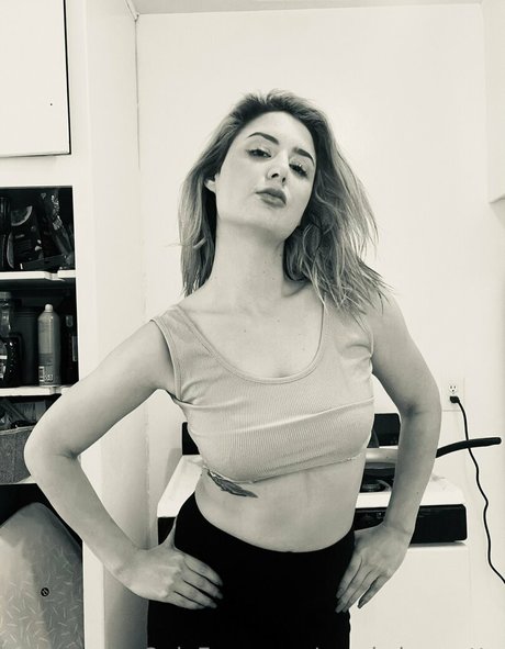 snarkybrunette pornstar nude archive