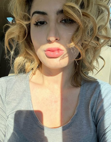 snarkybrunette Profile pic