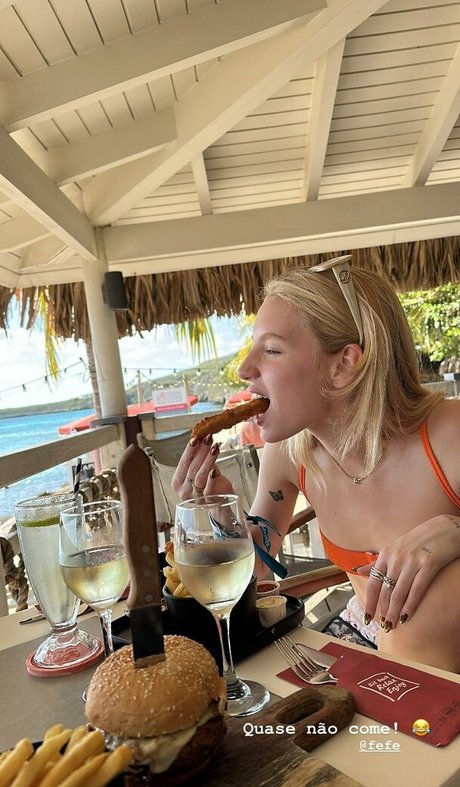 Fernanda Schneider star beautiful img