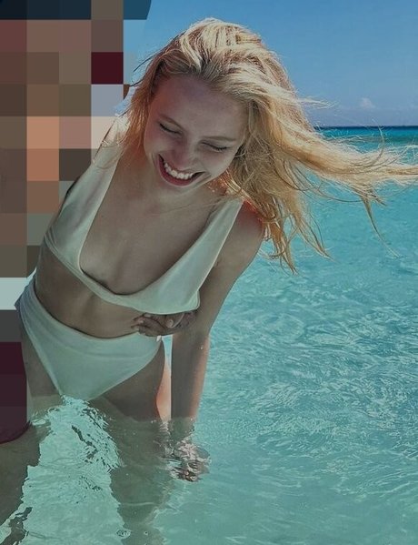 Fernanda Schneider naked star images