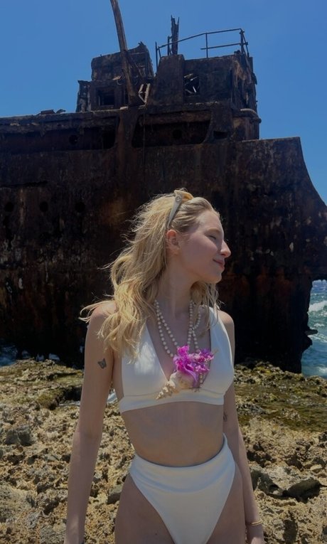 Fernanda Schneider star sexy images