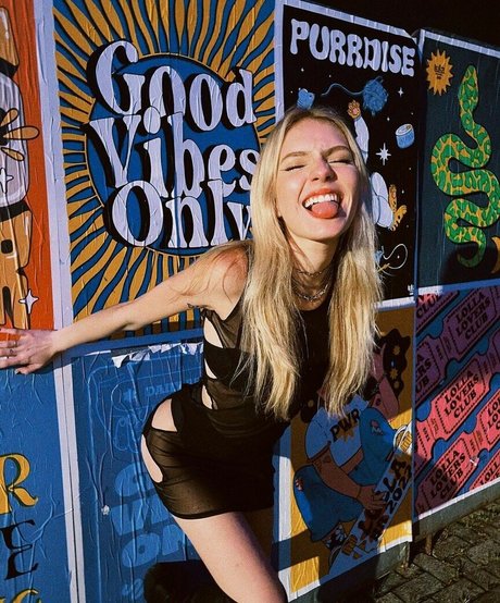 Fernanda Schneider hd star photo