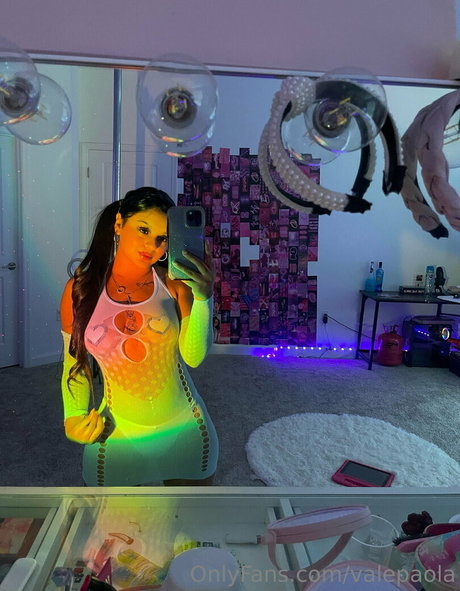 valepaola hot model gallery