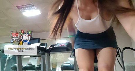 Min E sexy actress image