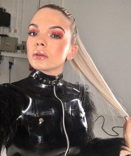 Louisa Johnson model best image