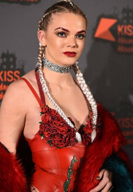 Louisa Johnson model top gallery