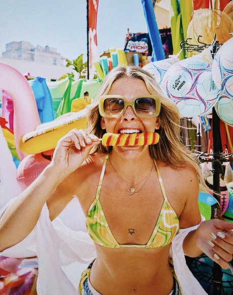 Louisa Johnson star art pics