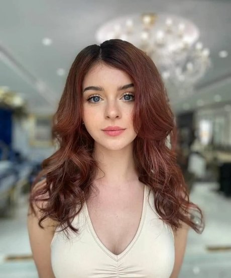 Chloe Lockley model pic