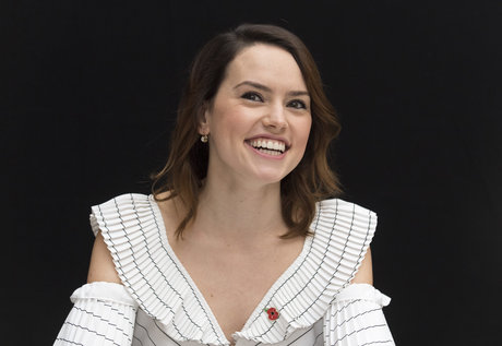 Daisy Ridley top model pic