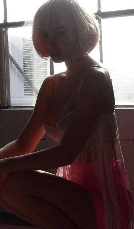 Alexis Ren model pornographic photos