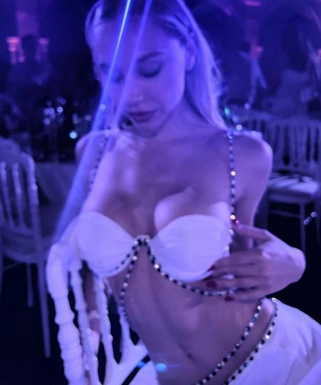 Alexis Ren sex pornstar gallery